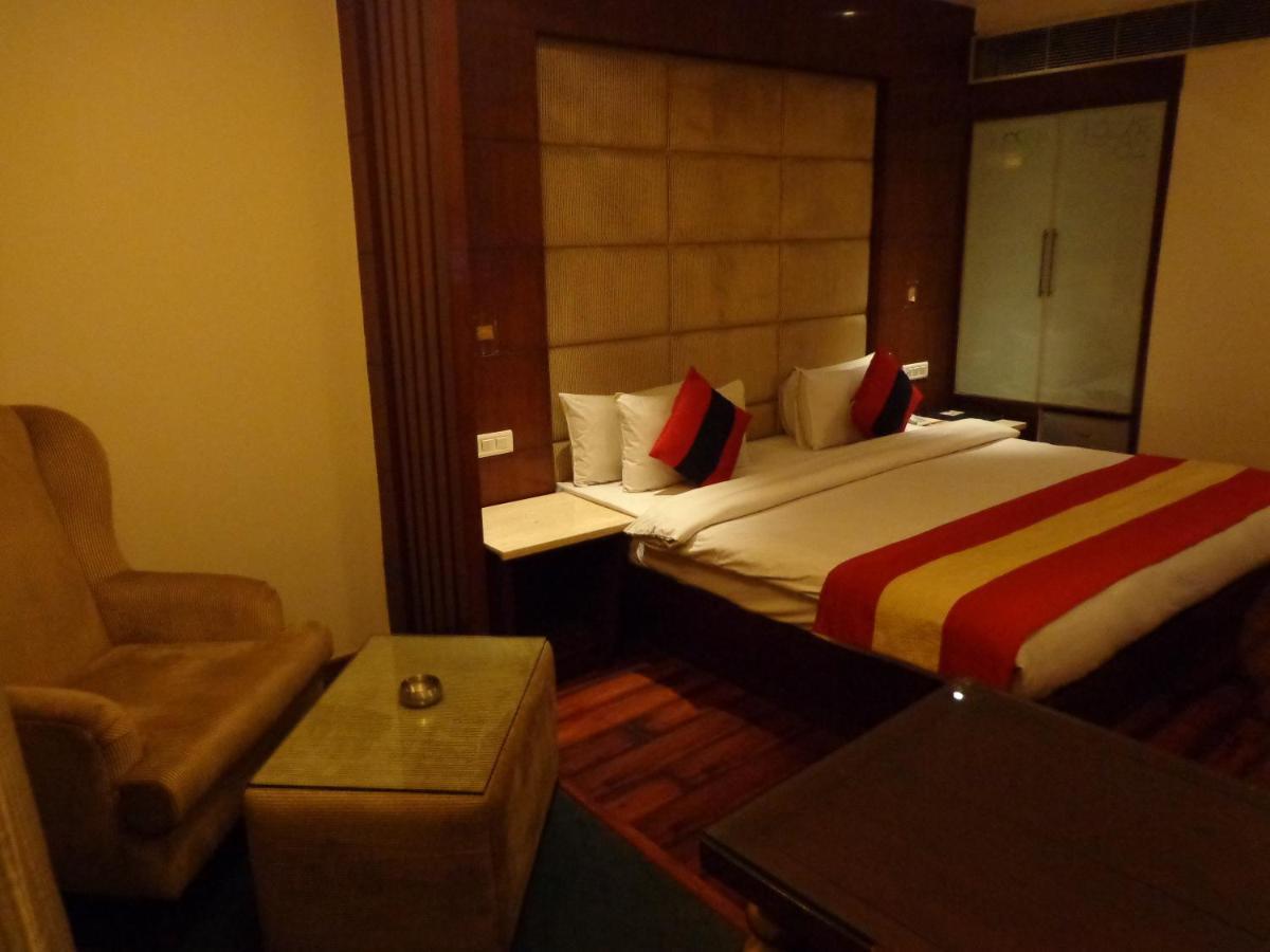 Hotel Aura New Delhi Kamer foto